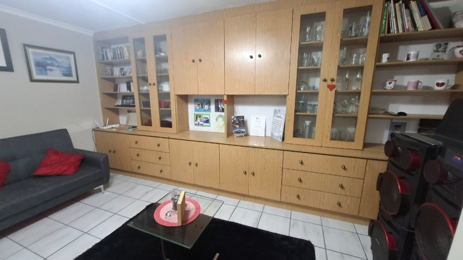 3 Bedroom Property for Sale in Lentegeur Western Cape